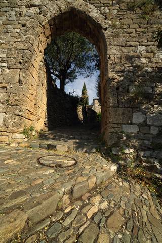 les rues et portes historiques de Minerve © Georges SOUCHE