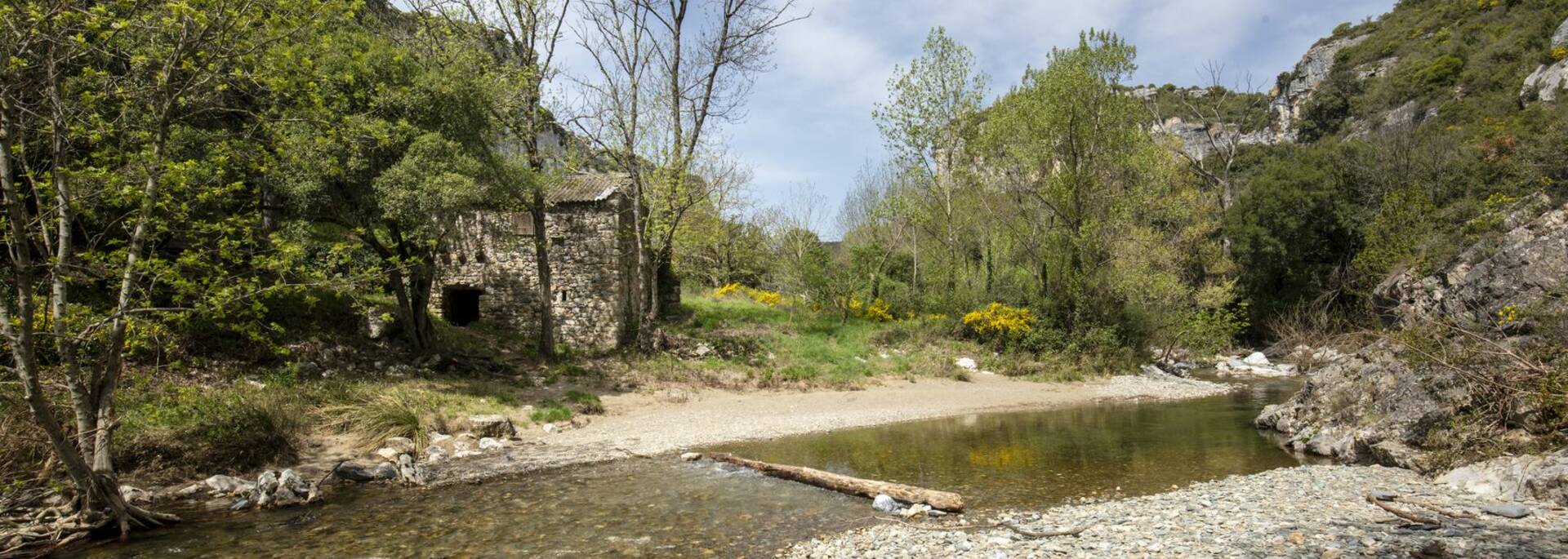 Le moulin d'Azam et la Cesse