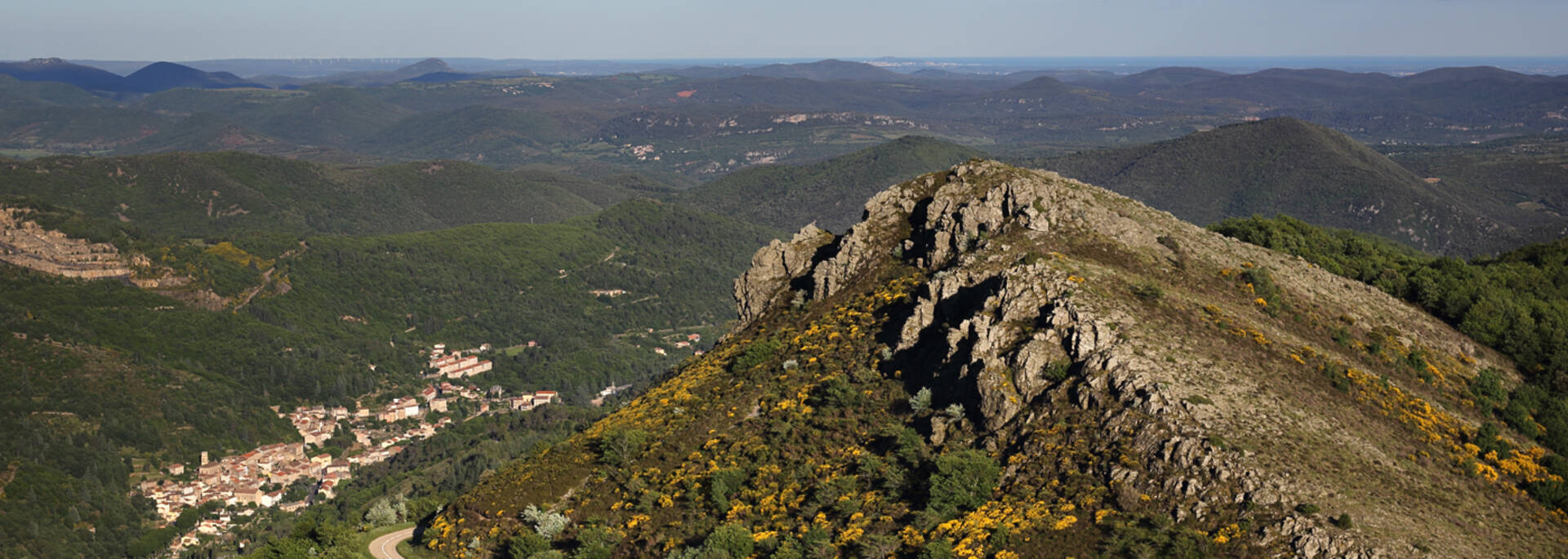 Vue sur Graissessac depuis le mont Cabanes ©G.Souche
