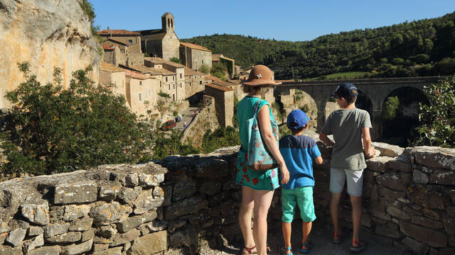 Touristes à MInerve ©G.Souche