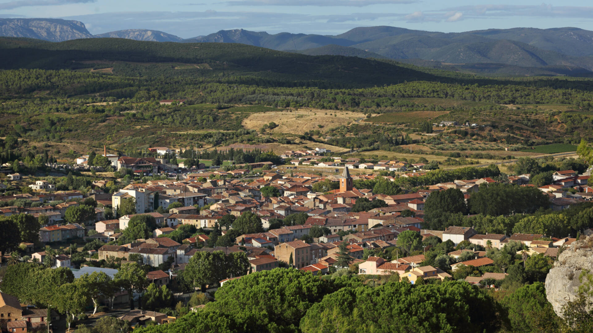 Vue sur Saint-Chinian et le Caroux ©G.Souche-PaysHLV