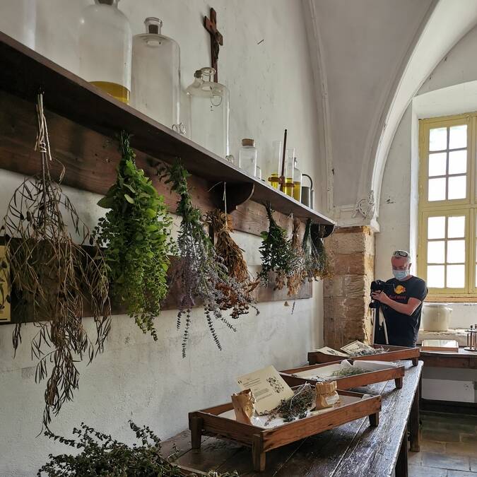Dans les cuisines de l'abbaye de Cassan ©A.Appert